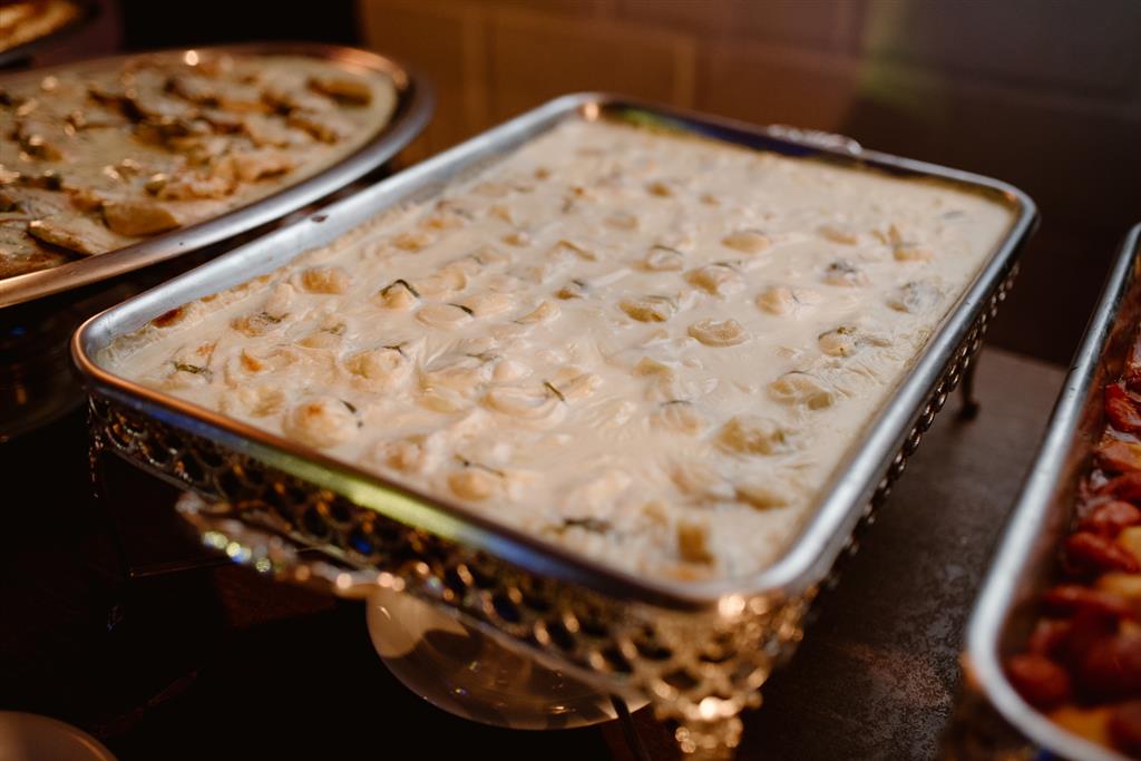 Fogotini De Queijo Brie Com Damasco Ao Molho Branco